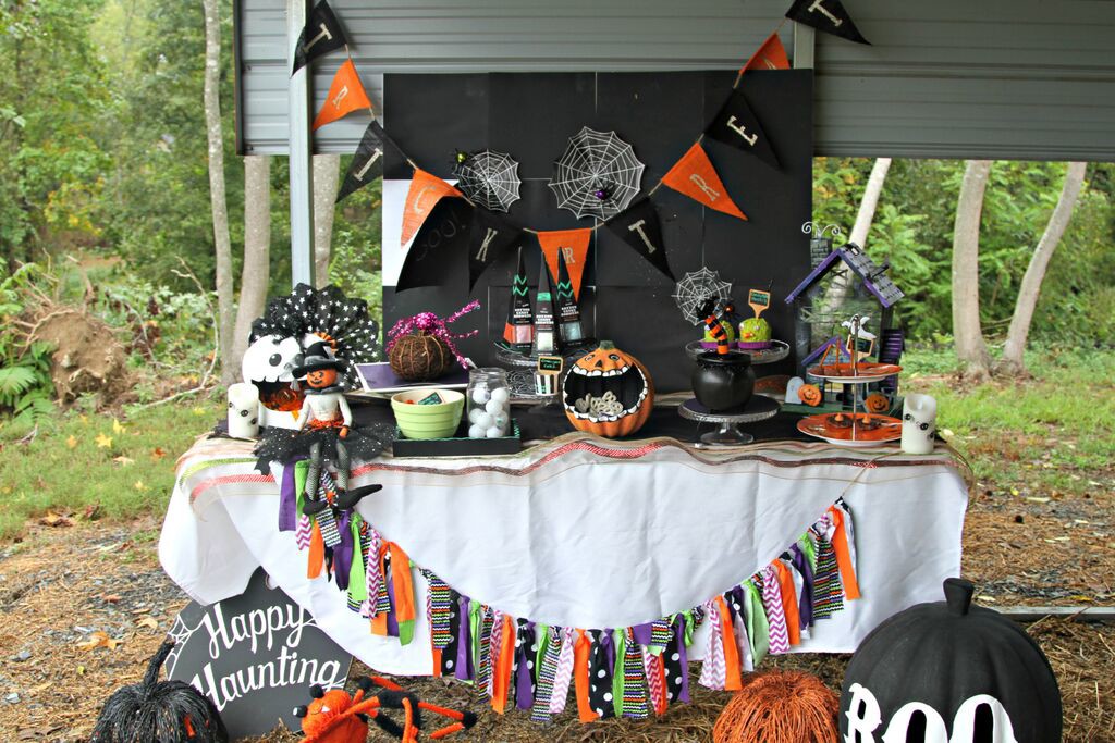 Halloween Costume Hayride Party | Sarah Sofia Productions