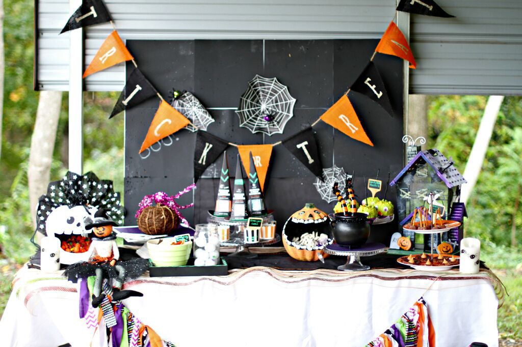 Halloween Costume Hayride Party | Sarah Sofia Productions